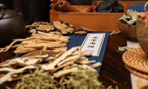 睾丸皮上有红色血疙瘩-睾丸皮有疙瘩是怎么回事图片网睾丸皮下有很多白色硬疙瘩是什么知识网站,分享睾丸皮肤痒是怎么回事大全